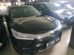 Jual Mobil Honda Accord 2.0 Automatic 2017 Bekas di Depok 9