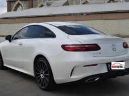 Jual cepat mobil Mercedes-Benz E-Class E 400 AMG Coupe 2017 di DKI Jakarta 3