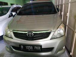 Jual cepat mobil Toyota Kijang Innova 2.0 G 2011 di DIY Yogyakarta 3