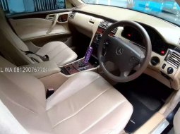 Dijual mobil bekas Mercedes-Benz E-Class E 240, Jawa Barat  7