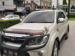 Mobil Toyota Fortuner 2007 V dijual, Riau 6