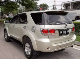 Mobil Toyota Fortuner 2007 V dijual, Riau 4