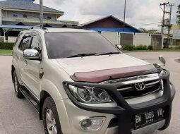 Mobil Toyota Fortuner 2007 V dijual, Riau 1