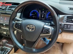 Jual cepat mobil Toyota New Camry 2.5 Hybrid 2017 di DKI Jakarta 1