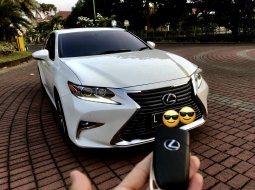 Jual Mobil Bekas Lexus ES 300h 2016 Bekas di Jawa Timur 3