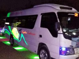 Jawa Timur, Isuzu Elf 2.8 Minibus Diesel 2015 kondisi terawat 2