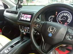 Mobil Honda HR-V 2015 E terbaik di Sumatra Barat 12
