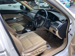 Mobil Honda Accord 2011 VTi-L dijual, Jawa Timur 6