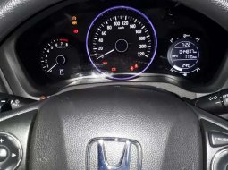 Mobil Honda HR-V 2015 E terbaik di Sumatra Barat 3