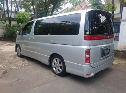 DKI Jakarta, Nissan Elgrand Highway Star 2008 kondisi terawat 1