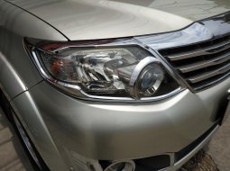 Dijual mobil Toyota Fortuner 2.5 G AT 2012 harga terjangkau di Jawa Barat 2