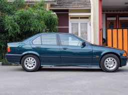 Dijual mobil BMW 3 Series 318i 1997 bekas, Jawa Barat 7
