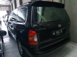 Jual mobil Hyundai Trajet GLS 2004 dengan harga murah di DIY Yogyakarta 3