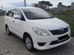 Jawa Timur, Toyota Kijang Innova E 2.0 2013 kondisi terawat 3