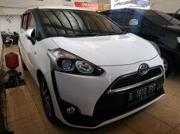 Mobil bekas Toyota Sienta V AT 2016, Jawa Barat  6