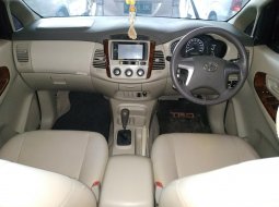 Jual mobil Toyota Kijang Innova 2.0 G AT 2014 dengan harga terjangkau di Jawa Barat  6