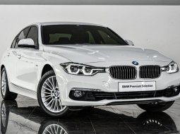 DKI Jakarta, Mobil bekas BMW 3 Series 320i Luxury 2018 terbaik  8