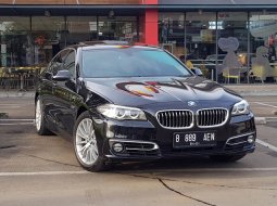 Jual cepat mobil BMW 5 Series 528i F10 LCI Facelift 2014 di DKI Jakarta 1