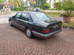 Jual mobil Mercedes-Benz E-Class E 320 1990 murah di DIY Yogyakarta 5