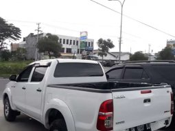 Jual cepat Toyota Hilux E 2014 di Riau 4