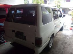 Jawa Timur, Isuzu Panther 2.5 2000 kondisi terawat 2