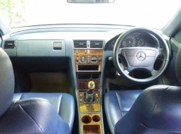 Jual mobil Mercedes-Benz C-Class C 180 1995 bekas di Jawa Timur 2