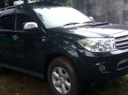 Mobil Toyota Fortuner 2010 G terbaik di Jawa Barat 6