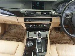 Jual Cepat Mobil BMW 5 Series 523i 2012 di DKI Jakarta 7