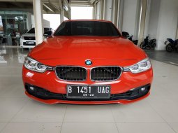 Jual mobil BMW 3 Series 320i AT 2016 terawat di Jawa Barat  7