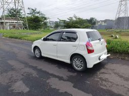 Mobil Toyota Etios Valco 2013 G dijual, Jawa Timur 2