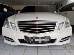 Mobil Mercedes-Benz E-Class 2012 E 300 terbaik di DKI Jakarta 7