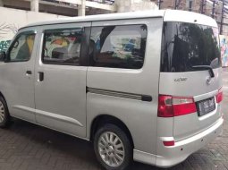 Banten, jual mobil Daihatsu Luxio M 2010 dengan harga terjangkau 7