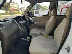 Jual mobil Daihatsu Luxio M 2011 bekas, Jawa Timur 4