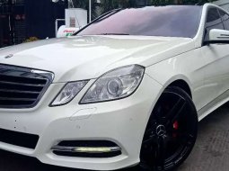 Mobil Mercedes-Benz E-Class 2012 E 300 terbaik di DKI Jakarta 2