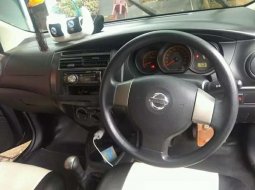 Mobil Nissan Grand Livina 2011 terbaik di Jawa Tengah 1