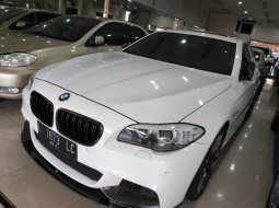 Jual Cepat Mobil BMW 5 Series 520i 2012 di Jawa Tengah 8