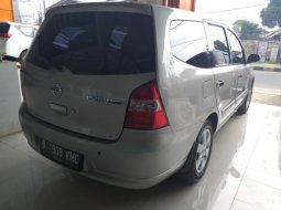 Jual Cepat Mobil Nissan Grand Livina XV 2010 di Bekasi 3