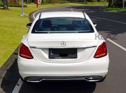 Jual mobil bekas murah Mercedes-Benz C-Class C200 2015 di Jawa Timur 6