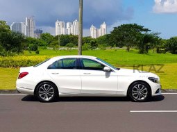 Jual mobil bekas murah Mercedes-Benz C-Class C200 2015 di Jawa Timur 4