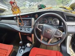 Jual mobil bekas murah Toyota Kijang Innova 2.0 G 2017 di Jawa Timur 4