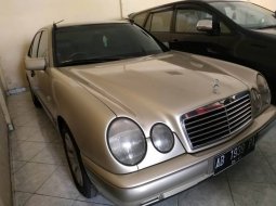 DIY Yogyakarta, Dijual mobil Mercedes-Benz 230E 2.3 Manual 1998 bekas  8