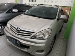 DIY Yogyakarta, Dijual cepat Toyota Kijang Innova 2.0 G 2011 bekas  6