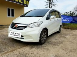 Mobil Honda Freed 2012 E dijual, Sumatra Selatan 7