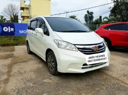 Mobil Honda Freed 2012 E dijual, Sumatra Selatan 3