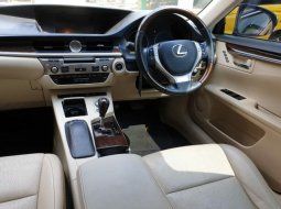 Jual Mobil Lexus ES 300h 2014 di Bekasi 5