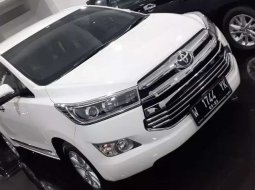 Jual Toyota Kijang Innova V Luxury 2017 harga murah di Jawa Timur 3