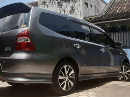 Dijual Nissan Grand Livina Highway Star Autech 2012 (Type Tertinggi) 3