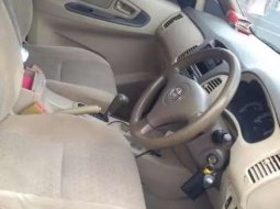 Toyota Kijang Innova 2005 Jawa Barat dijual dengan harga termurah 2