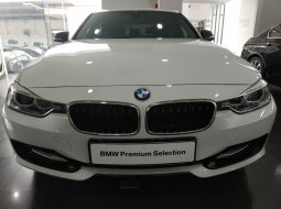 Dijual mobil BMW 3 Series 320i Sport 2014 Terbaik di DKI Jakarta 11