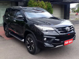 Dijual mobil Toyota Fortuner 2.4 VRZ TRD Diesel AT 2019, DKI Jakarta 3
